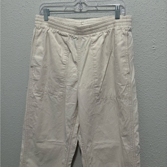 LIKE NEW Men’s Patagonia funhoggers pants medium cream color - Picture 3 of 12